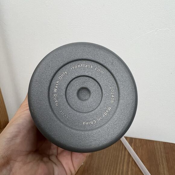 NEW - IRON °FLASK 22oz Camping & Hiking Hydration Flask Stainless Steel Gray - Picture 5 of 8